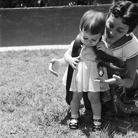 Ξωτικό: 17 vintage φωτογραφίες με μητέρες