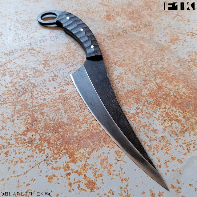 Tactical karambit fighting knife