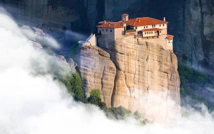 ta-meteora-stin-omichli-einai-ena-monadiko-theama