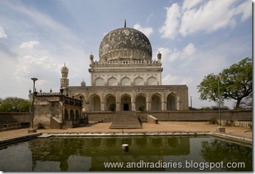 Qutub-Shahi-Tombs