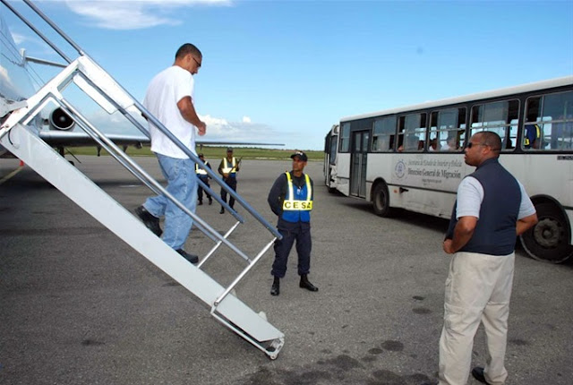 88 dominicanos llegaron al País esta tarde tras cumplir condena en (EEUU), “49 de ellos por tráfico de estupefacientes” y asesinatos 