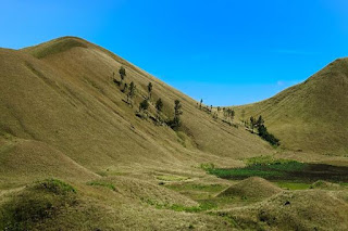 bukit teletubies kawah wurung