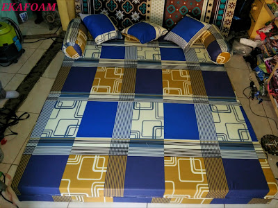 Sofa bed inoac terbaru maret 2016 motif sirkuit biru saat di fungsikan sebagai kasur inoac