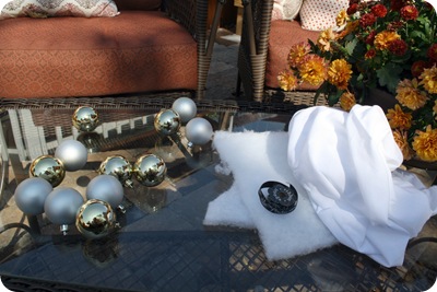 halloween ghosts using ornaments