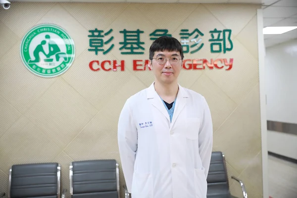 ▲彰基急診暨重症醫學部主任李宗翰醫師表示，極端氣候，溫差很大，平日可參考洋蔥式穿搭方便穿脫並增加保暖度。（彰基醫院提供）