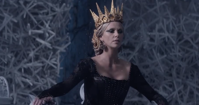 O caçador e a rainha do Gelo, coroas e jóias Ravenna (Sharlize Theron) figurino rainha má