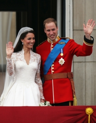 william and kate skiing 2004. william kate kissing skiing.