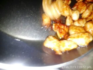 put-fried-chicken-in-sauce