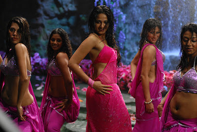 Hot Indian Actress Anushka Pics