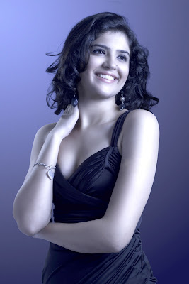 Hot Sexy Deeksha Seth Cleavage HD 