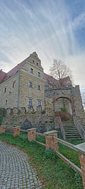 Zamek w Goli Dzierżoniowskiej - Uroczysko Siedmiu Stawów Castle Add