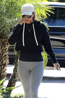 Halle Berry Steps Out With No Pants In Leggings In L.A, But Fans Think Something Is Not Right (Photo) 