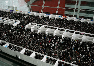 crowded shenzhen job fair