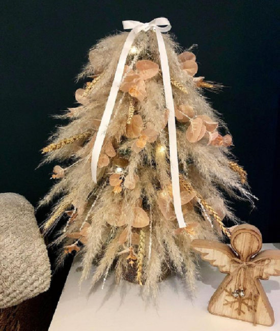 Modern fashion for Christmas trees .. Dried Christmas trees in 2021 fashion