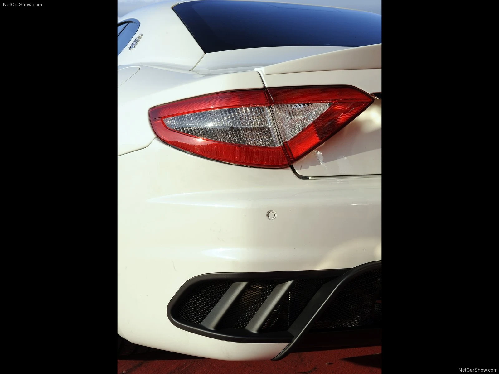 Hình ảnh siêu xe Maserati GranTurismo MC Stradale 2012 & nội ngoại thất