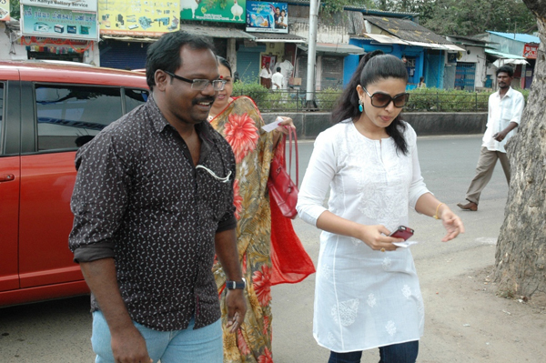 snehaprasanna cast their votes @ chennai mayor election 2011 actress pics