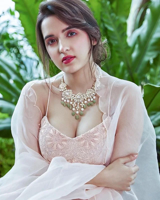 Shirley Setia is looking very hot and glamorous, Shirley Setia hottest looks, Shirley Setia sexy, Shirley Setia Hot Big boobs and Cleavage show, Shirley Setia gorgeous looks