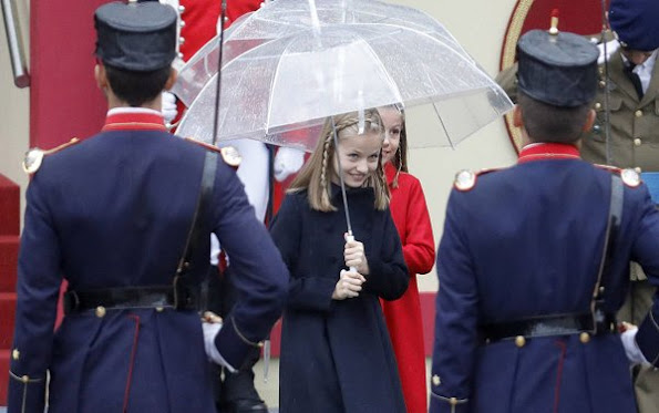 Queen Letizia wore dress,Leonor red coat earring style fashions