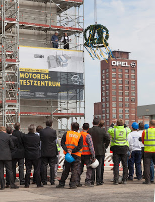 OPEL: Επταώροφο κτίριο δοκιμών και εξέλιξης για τους κινητήρες του μέλλοντος -