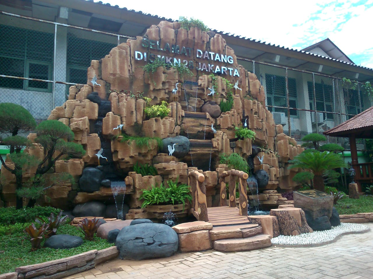  Jasa  pembuatan  Dekorasi kolam tebing Jakarta  jasa  