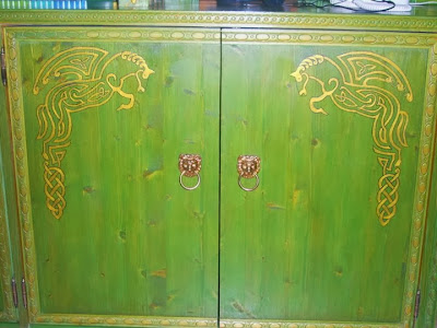 Cuarto Verde Celta Vikingo madera hecho a mano Con 2 Cajones