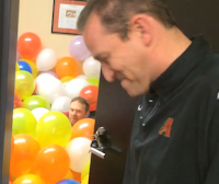 J.J. Putz pranks D-backs exec with balloons