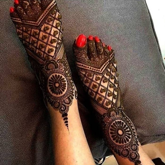 leg Mehndi Design Simple