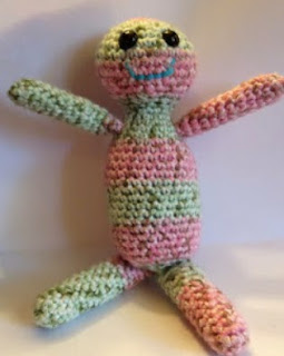 http://translate.google.es/translate?hl=es&sl=en&tl=es&u=http%3A%2F%2Fcrochetawayallday.blogspot.com.es%2F2012%2F06%2Fawesome-amigurumi-friend-free-pattern.html