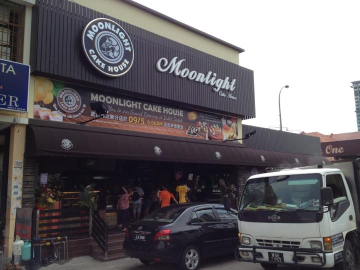 Get Real! Moonlight Cafe Bukit Indah