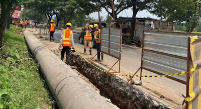 Perumdam TKR Pasang Jaringan Pipa Air Bersih di Rajeg