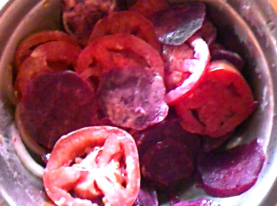 RICA ENSALADA DE REMOLACHA Y TOMATE