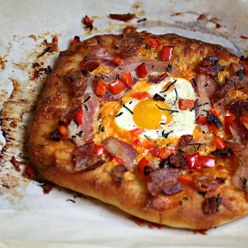 Bacon, Egg and Cheese Breakfast Pizza