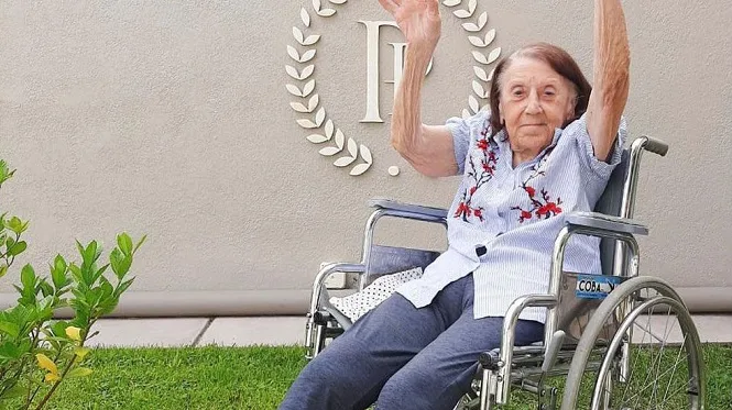 Con 102 años, la mendocina Amanda recibió la vacuna contra el coronavirus
