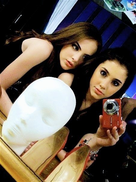 Ariana Grande and Elizabeth Gillies parties togather