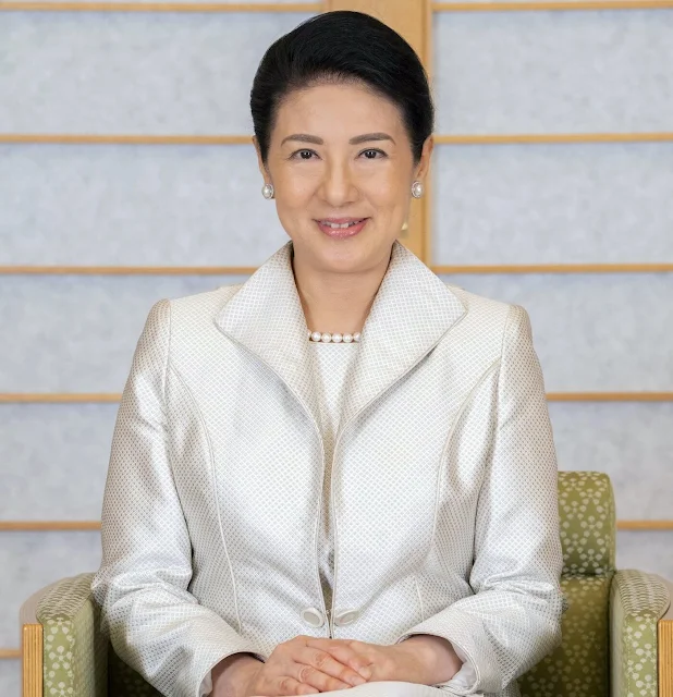Imperial Household Agency released new photos of Empress Masako, with Emperor Naruhito and Princess Aiko