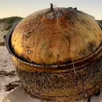 Misteri silinder gergasi terdampar di pantai Australia dipercayai 'jatuh' dari angkasa