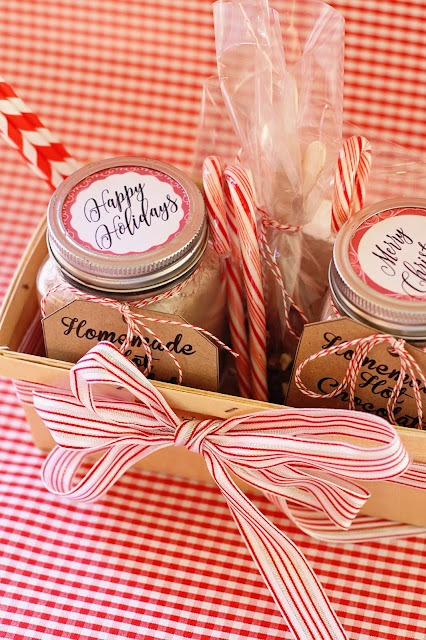 DIY Homemade Hot Chocolate Gift Basket