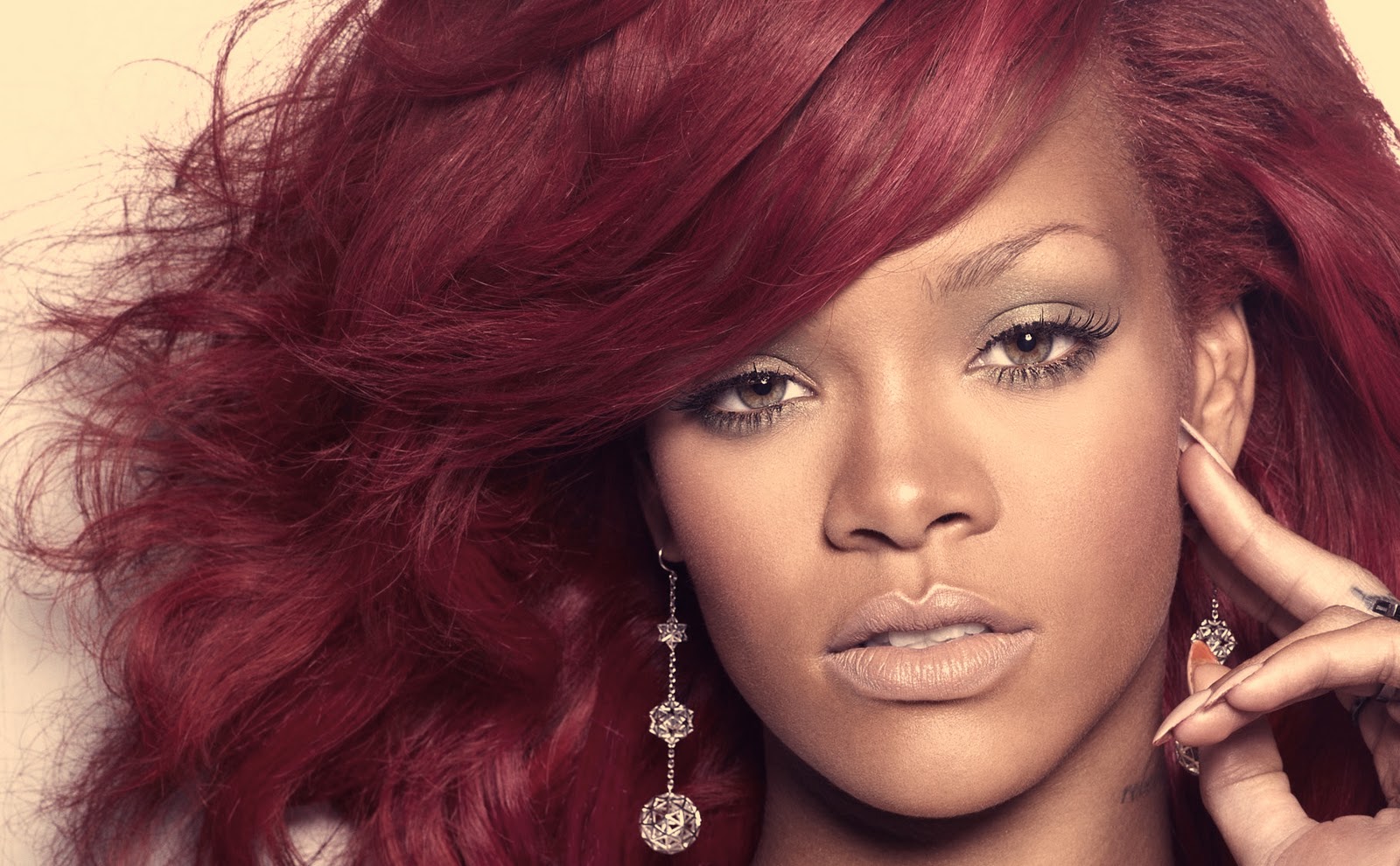 8 Rihanna Wallpapers 2011|Music Wallpapers