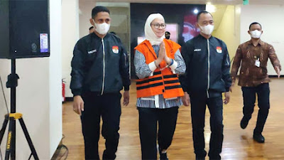Bekas Dirut Pertamina Karen Agustiawan Resmi Pakai Rompi Oranye Tahanan KPK