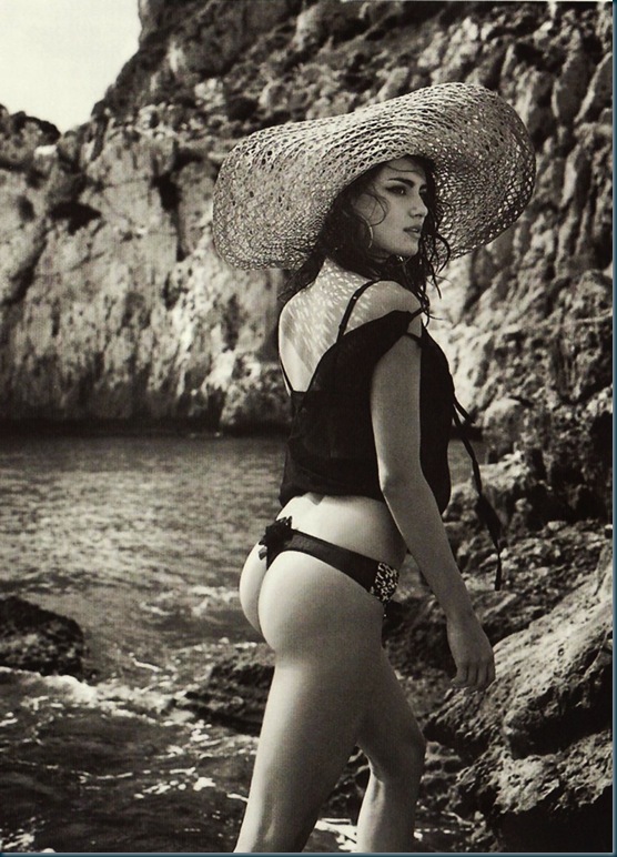 Catrinel-Menghia-Bella-Diva-3-1024x1021