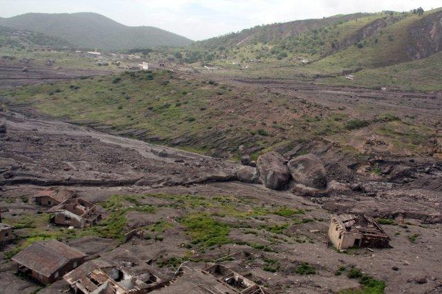 Casas en ruinas en la zona de exclusión en la isla de Montserrat