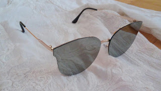 www.dresslily.com/black-butterfly-mirrored-sunglasses-for-women-product1504110.html?lkid=461745