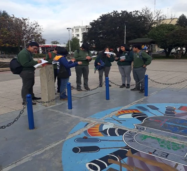 23 alumnos de San Juan de la Costa visitaron oficinas de Sernatur