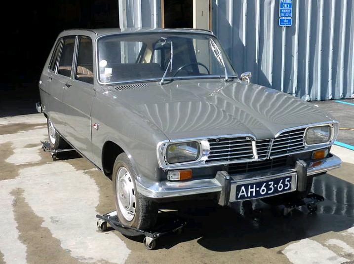 This may be the one and only time you'll see two Renault R16s for sale in 