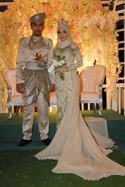 untuk mereka yang suka baju pengantin artis yang santek