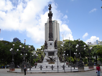 Estátua em homenagem à Independência da Bahia na Praça Campo Grande em Salvador - Bahia