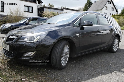 Opel Astra Sports Tourer 2011