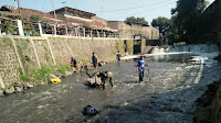 Satgas Sub 13 Sektor 22 Bersihkan Sungai Citepus di Situsaer
