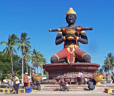 Battambang Khmer King statue