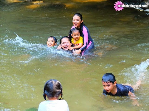 Seronoknya Mandi Sungai